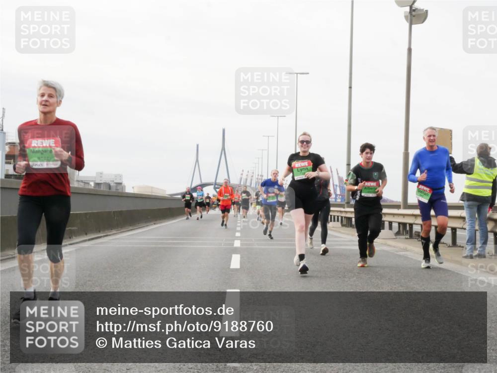 03.10.2025 - Köhlbrandbrückenlauf Matties Gatica Varas http://msf.ph/oto/9188760 03.10.2025 15:55:30 Position 3 8144 meine-sportfotos.de