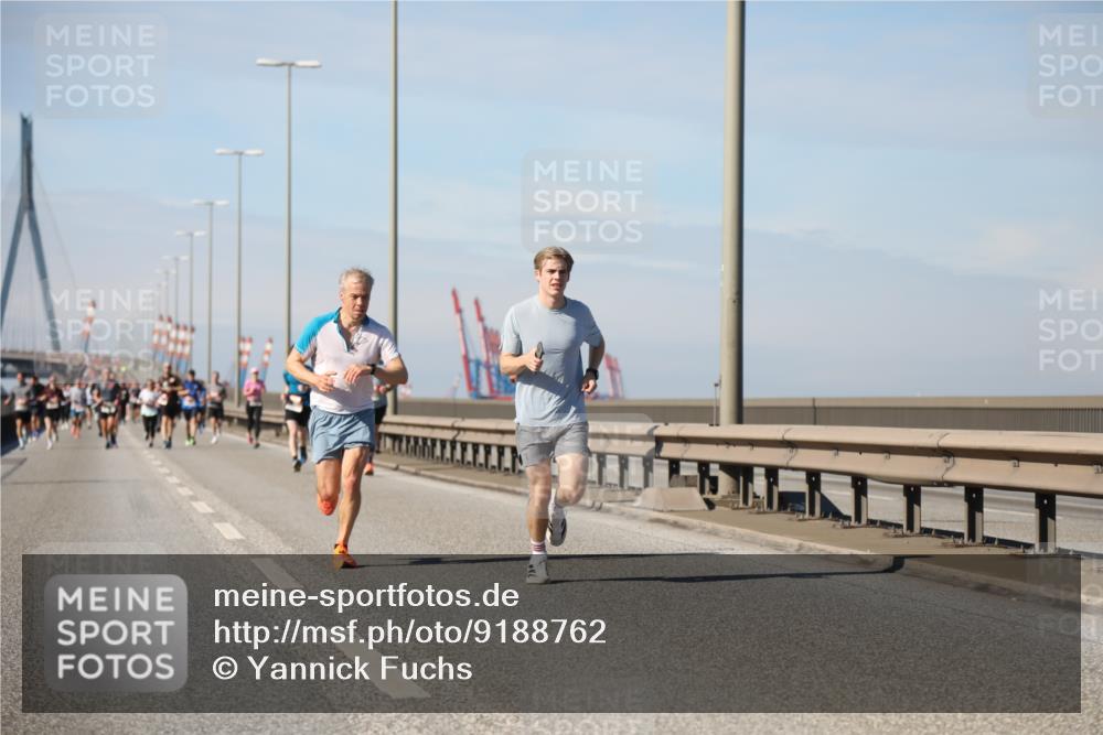 03.10.2025 - Köhlbrandbrückenlauf Yannick Fuchs http://msf.ph/oto/9188762 03.10.2025 11:48:03 Position 3  meine-sportfotos.de