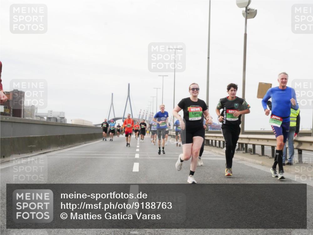 03.10.2025 - Köhlbrandbrückenlauf Matties Gatica Varas http://msf.ph/oto/9188763 03.10.2025 15:55:30 Position 3  meine-sportfotos.de