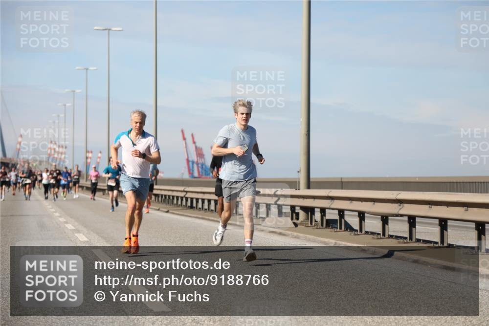 03.10.2025 - Köhlbrandbrückenlauf Yannick Fuchs http://msf.ph/oto/9188766 03.10.2025 11:48:03 Position 3  meine-sportfotos.de