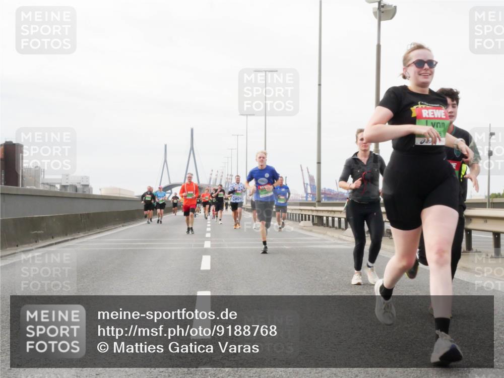 03.10.2025 - Köhlbrandbrückenlauf Matties Gatica Varas http://msf.ph/oto/9188768 03.10.2025 15:55:32 Position 3  meine-sportfotos.de