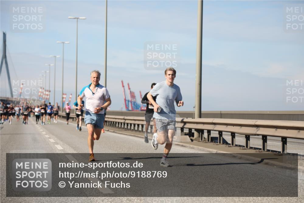 03.10.2025 - Köhlbrandbrückenlauf Yannick Fuchs http://msf.ph/oto/9188769 03.10.2025 11:48:03 Position 3  meine-sportfotos.de