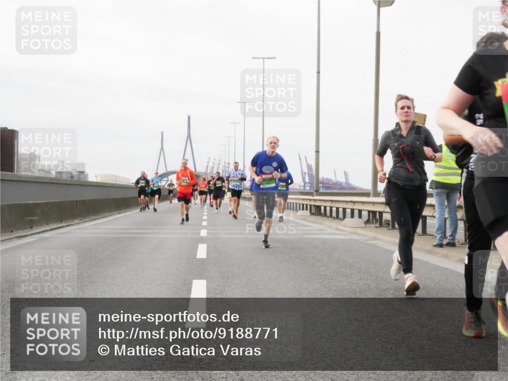 03.10.2025 - Köhlbrandbrückenlauf Matties Gatica Varas http://msf.ph/oto/9188771 03.10.2025 15:55:32 Position 3 82 meine-sportfotos.de