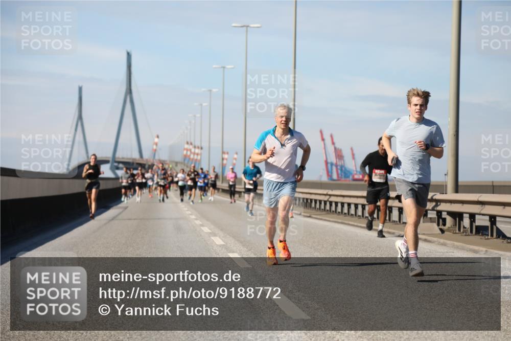 03.10.2025 - Köhlbrandbrückenlauf Yannick Fuchs http://msf.ph/oto/9188772 03.10.2025 11:48:03 Position 3 571 meine-sportfotos.de