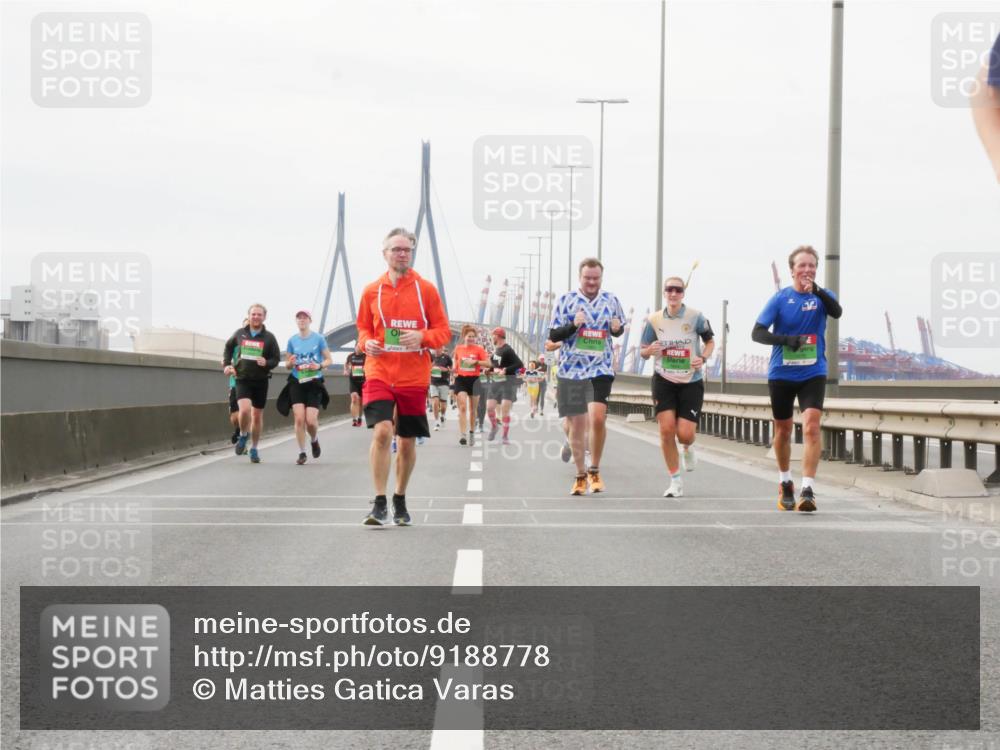 03.10.2025 - Köhlbrandbrückenlauf Matties Gatica Varas http://msf.ph/oto/9188778 03.10.2025 15:55:35 Position 3  meine-sportfotos.de