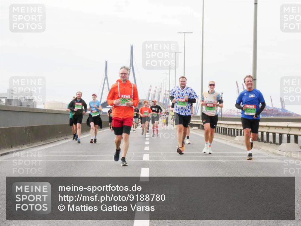03.10.2025 - Köhlbrandbrückenlauf Matties Gatica Varas http://msf.ph/oto/9188780 03.10.2025 15:55:35 Position 3 7476 meine-sportfotos.de