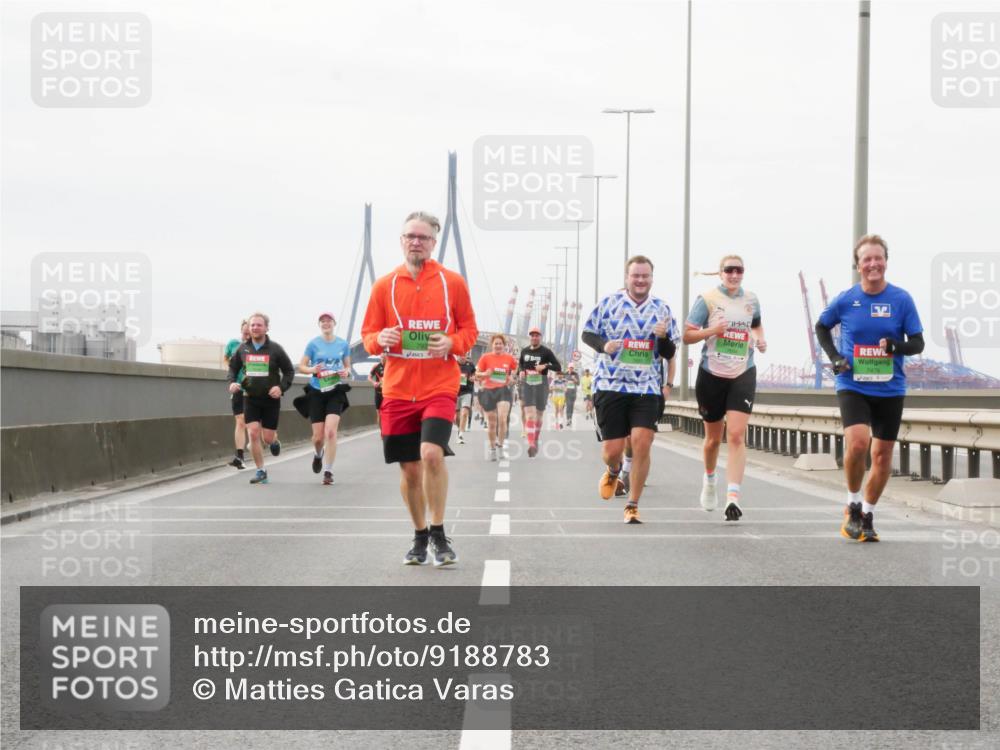 03.10.2025 - Köhlbrandbrückenlauf Matties Gatica Varas http://msf.ph/oto/9188783 03.10.2025 15:55:36 Position 3  meine-sportfotos.de