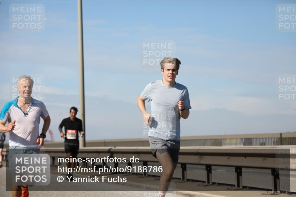 03.10.2025 - Köhlbrandbrückenlauf Yannick Fuchs http://msf.ph/oto/9188786 03.10.2025 11:48:05 Position 3  meine-sportfotos.de