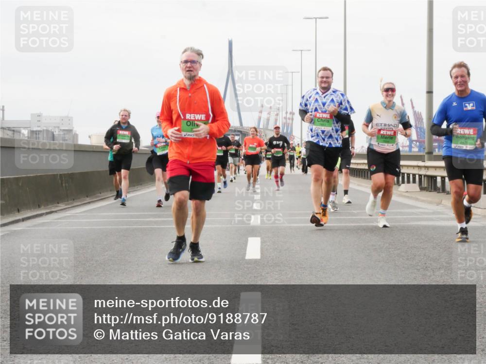 03.10.2025 - Köhlbrandbrückenlauf Matties Gatica Varas http://msf.ph/oto/9188787 03.10.2025 15:55:37 Position 3 7476 meine-sportfotos.de