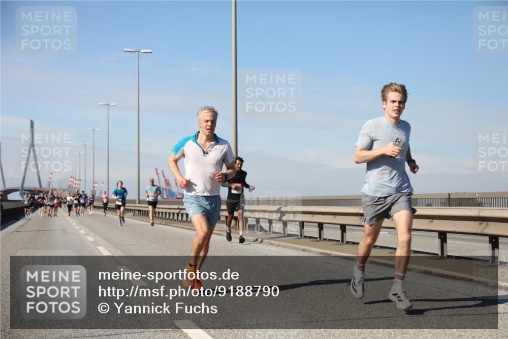 03.10.2025 - Köhlbrandbrückenlauf Yannick Fuchs http://msf.ph/oto/9188790 03.10.2025 11:48:05 Position 3  meine-sportfotos.de