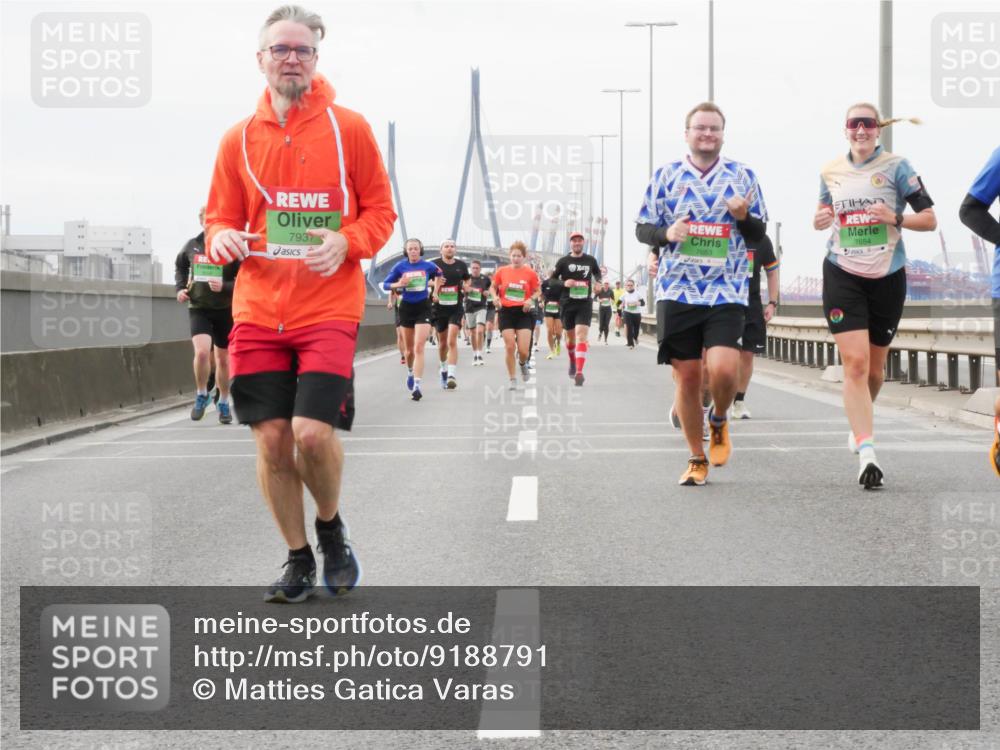 03.10.2025 - Köhlbrandbrückenlauf Matties Gatica Varas http://msf.ph/oto/9188791 03.10.2025 15:55:38 Position 3 7937, 7653, 7654 meine-sportfotos.de