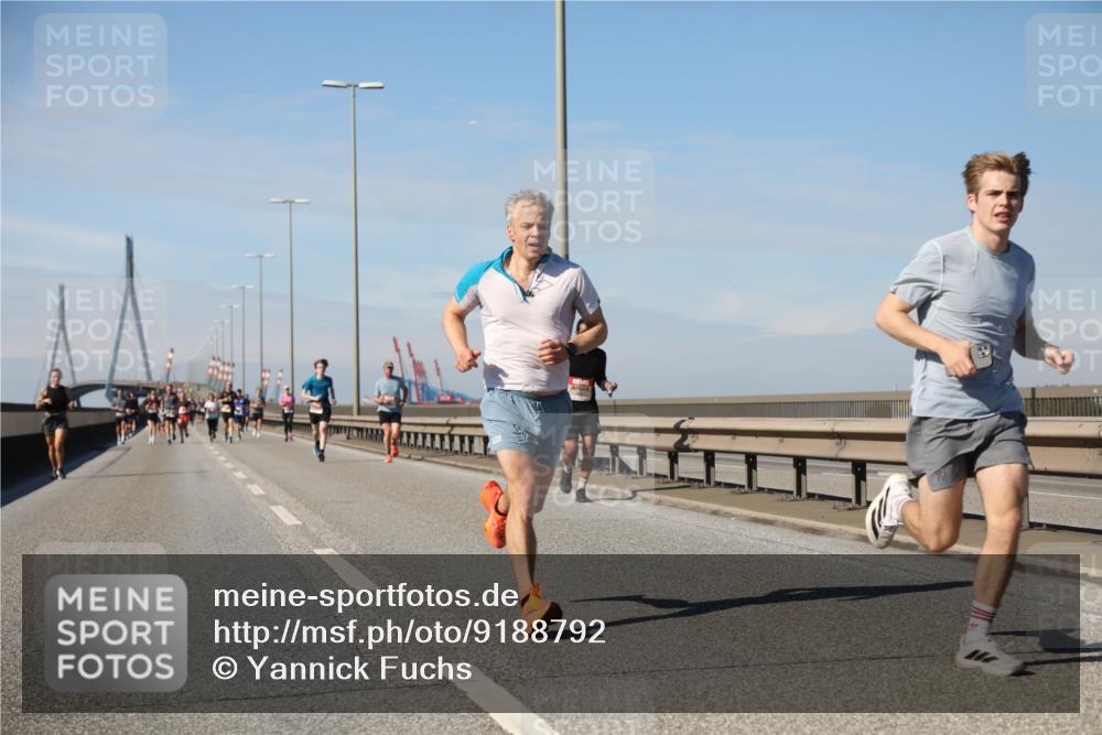 03.10.2025 - Köhlbrandbrückenlauf Yannick Fuchs http://msf.ph/oto/9188792 03.10.2025 11:48:05 Position 3  meine-sportfotos.de