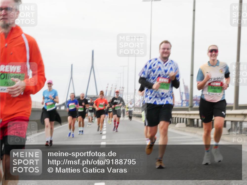 03.10.2025 - Köhlbrandbrückenlauf Matties Gatica Varas http://msf.ph/oto/9188795 03.10.2025 15:55:39 Position 3 1981 meine-sportfotos.de