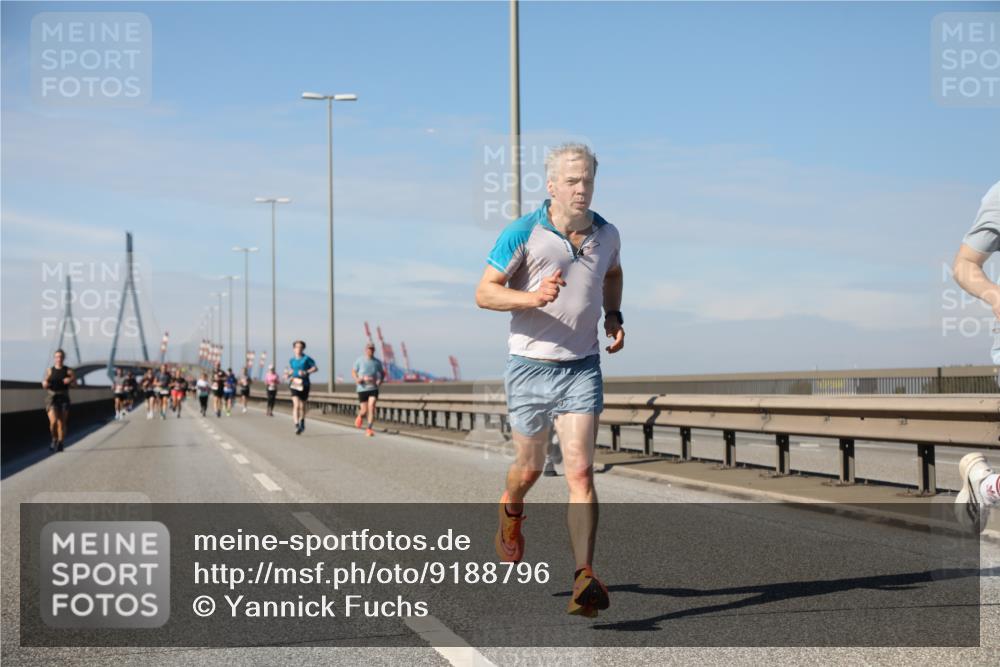 03.10.2025 - Köhlbrandbrückenlauf Yannick Fuchs http://msf.ph/oto/9188796 03.10.2025 11:48:06 Position 3  meine-sportfotos.de