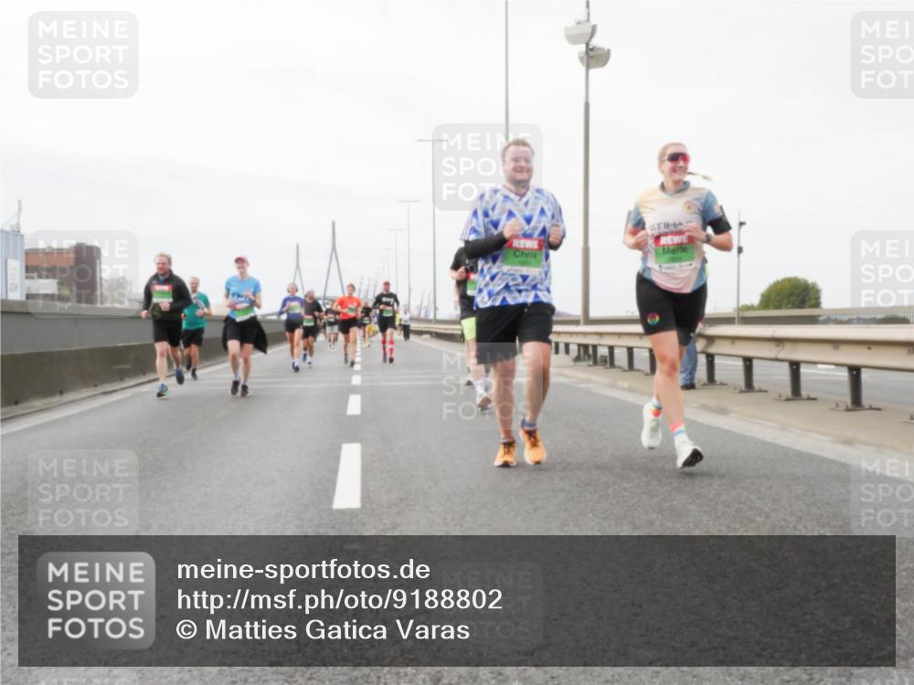 03.10.2025 - Köhlbrandbrückenlauf Matties Gatica Varas http://msf.ph/oto/9188802 03.10.2025 15:55:40 Position 3  meine-sportfotos.de