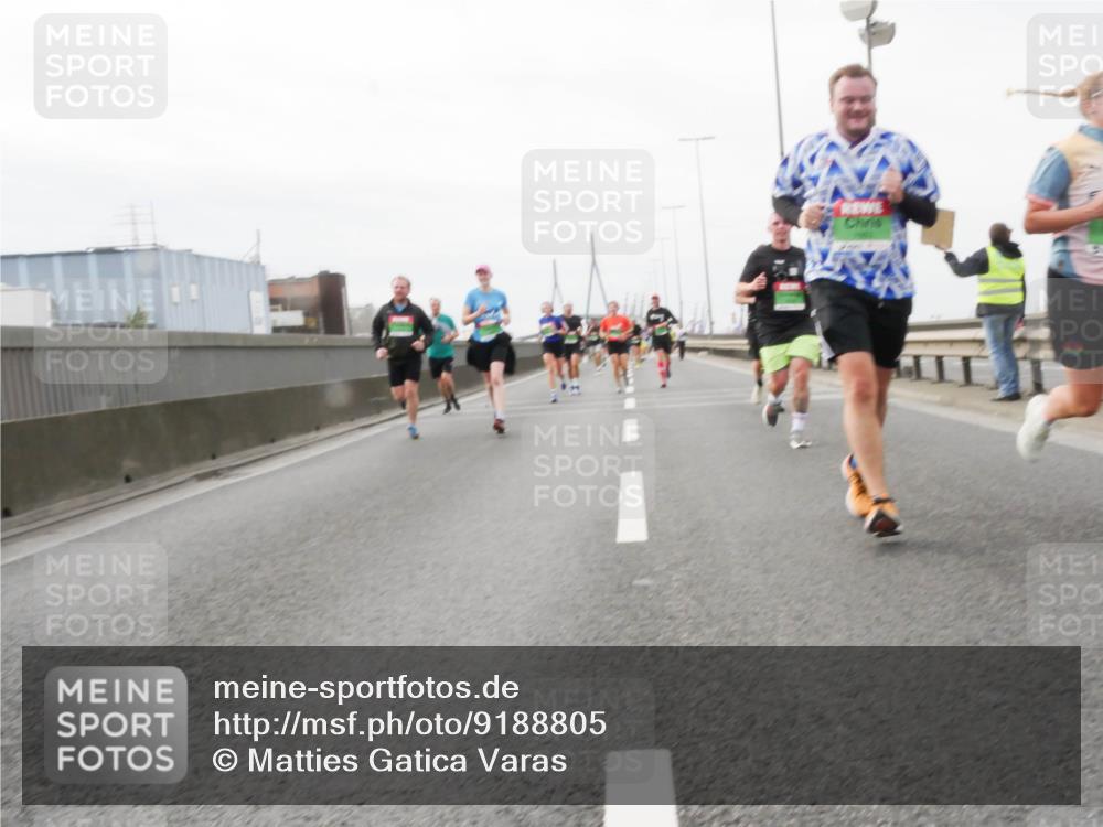 03.10.2025 - Köhlbrandbrückenlauf Matties Gatica Varas http://msf.ph/oto/9188805 03.10.2025 15:55:40 Position 3  meine-sportfotos.de
