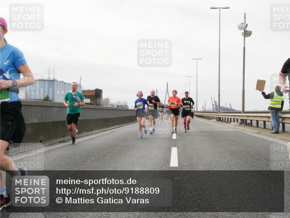 03.10.2025 - Köhlbrandbrückenlauf Matties Gatica Varas http://msf.ph/oto/9188809 03.10.2025 15:55:44 Position 3  meine-sportfotos.de