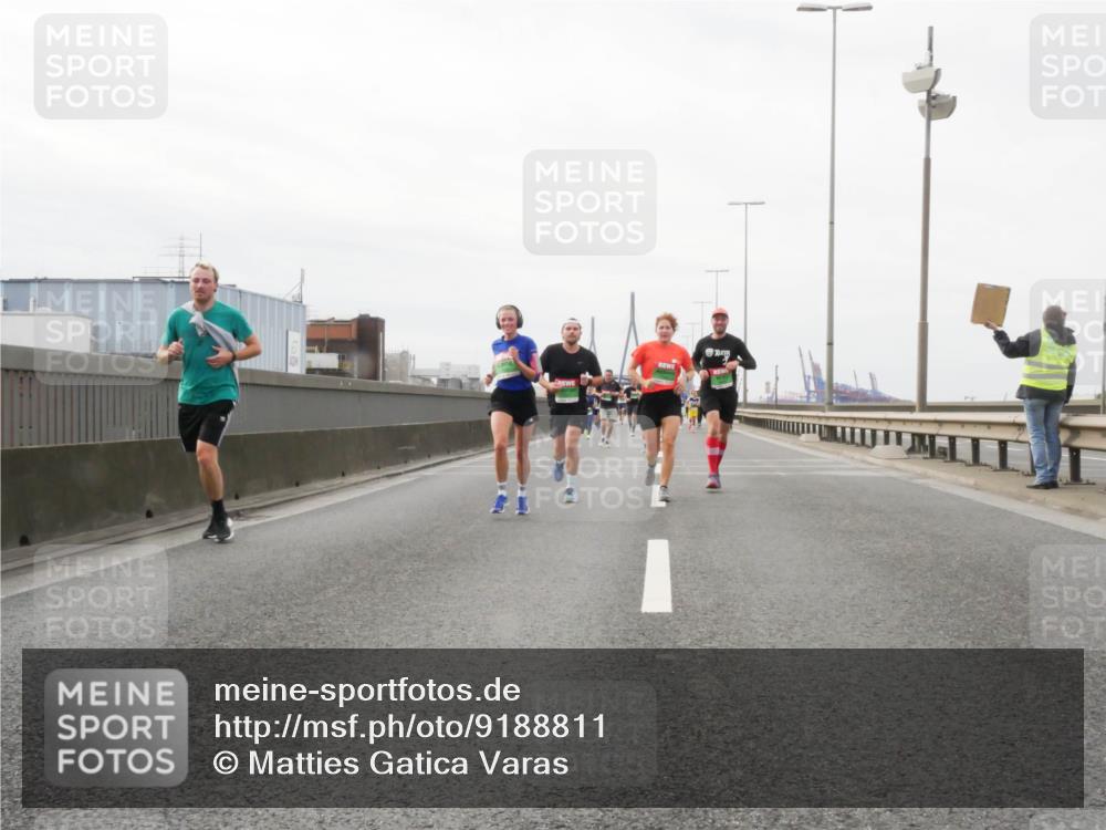 03.10.2025 - Köhlbrandbrückenlauf Matties Gatica Varas http://msf.ph/oto/9188811 03.10.2025 15:55:44 Position 3  meine-sportfotos.de