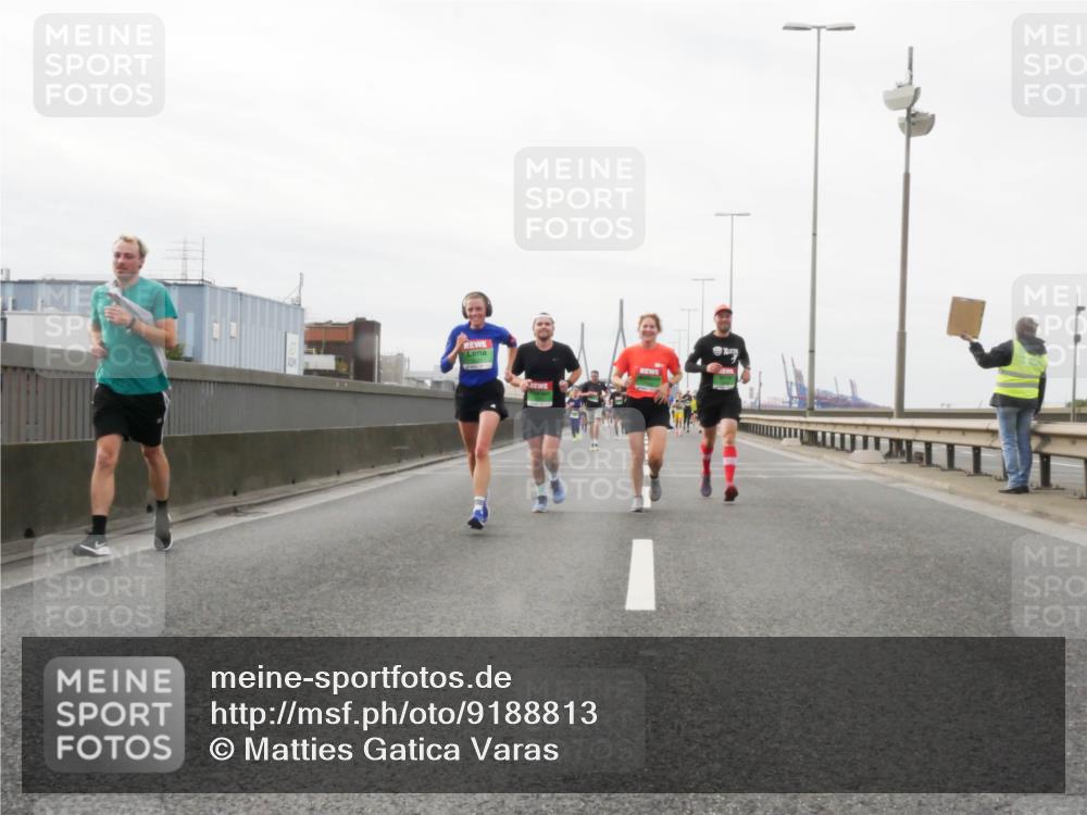 03.10.2025 - Köhlbrandbrückenlauf Matties Gatica Varas http://msf.ph/oto/9188813 03.10.2025 15:55:45 Position 3  meine-sportfotos.de