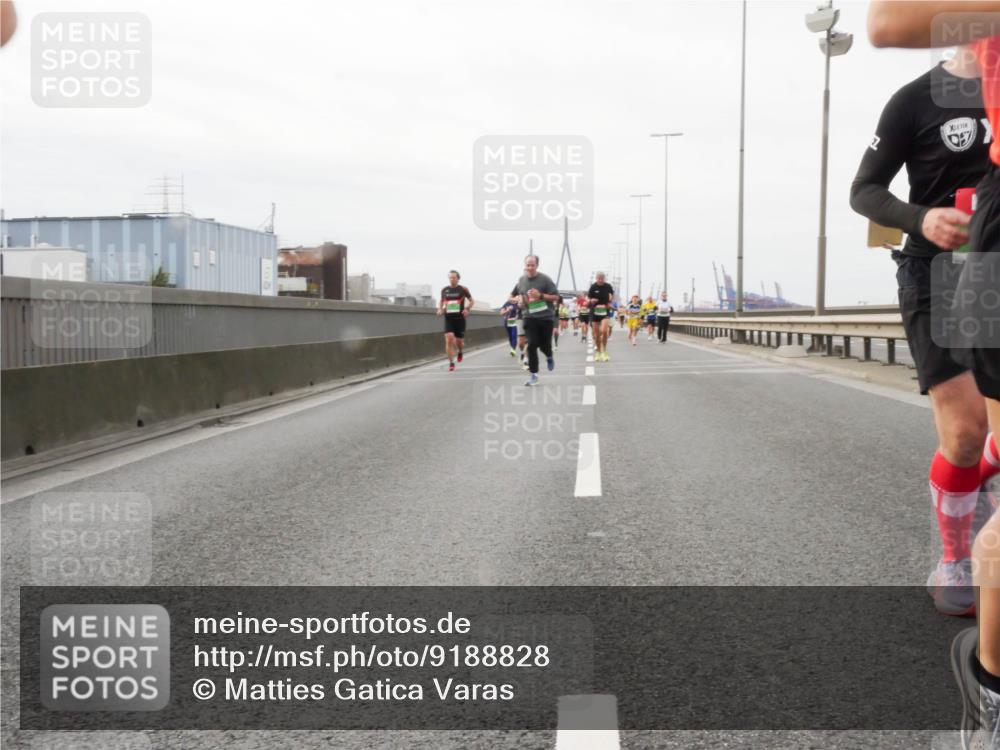 03.10.2025 - Köhlbrandbrückenlauf Matties Gatica Varas http://msf.ph/oto/9188828 03.10.2025 15:55:48 Position 3  meine-sportfotos.de