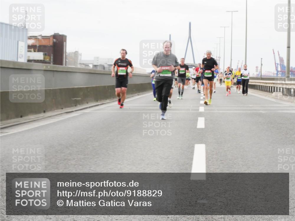 03.10.2025 - Köhlbrandbrückenlauf Matties Gatica Varas http://msf.ph/oto/9188829 03.10.2025 15:55:48 Position 3  meine-sportfotos.de