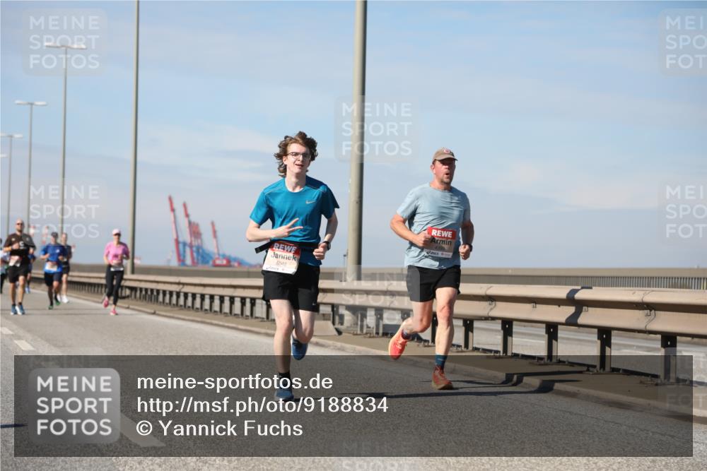 03.10.2025 - Köhlbrandbrückenlauf Yannick Fuchs http://msf.ph/oto/9188834 03.10.2025 11:48:11 Position 3 5048 meine-sportfotos.de