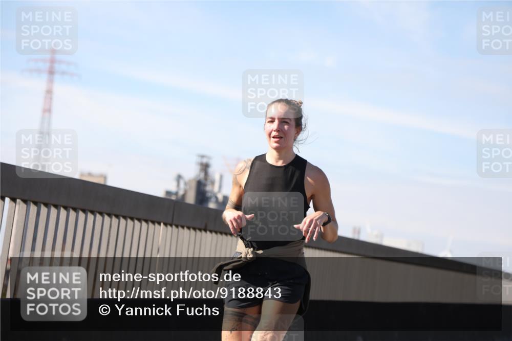 03.10.2025 - Köhlbrandbrückenlauf Yannick Fuchs http://msf.ph/oto/9188843 03.10.2025 11:48:12 Position 3  meine-sportfotos.de