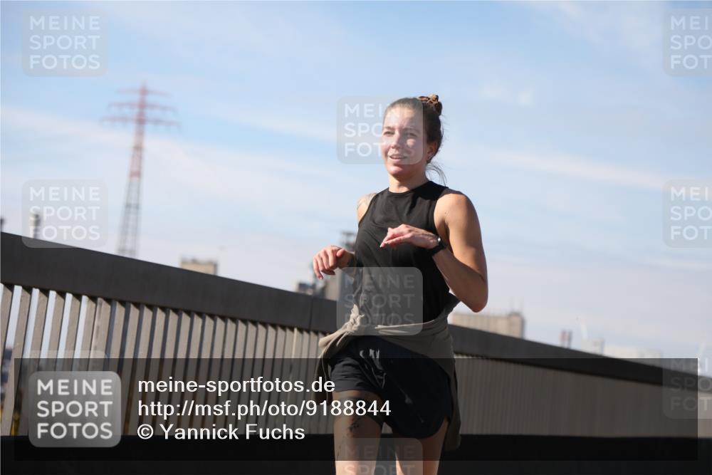 03.10.2025 - Köhlbrandbrückenlauf Yannick Fuchs http://msf.ph/oto/9188844 03.10.2025 11:48:12 Position 3  meine-sportfotos.de