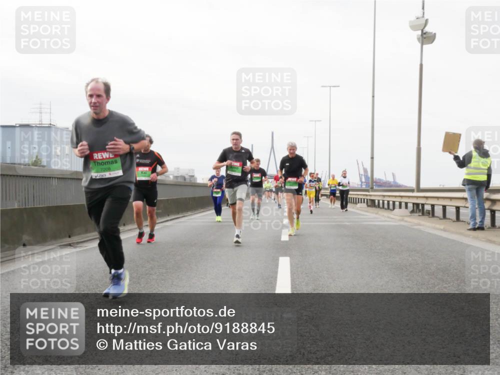 03.10.2025 - Köhlbrandbrückenlauf Matties Gatica Varas http://msf.ph/oto/9188845 03.10.2025 15:55:51 Position 3 7208 meine-sportfotos.de
