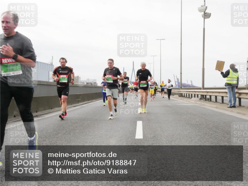 03.10.2025 - Köhlbrandbrückenlauf Matties Gatica Varas http://msf.ph/oto/9188847 03.10.2025 15:55:52 Position 3 7208 meine-sportfotos.de