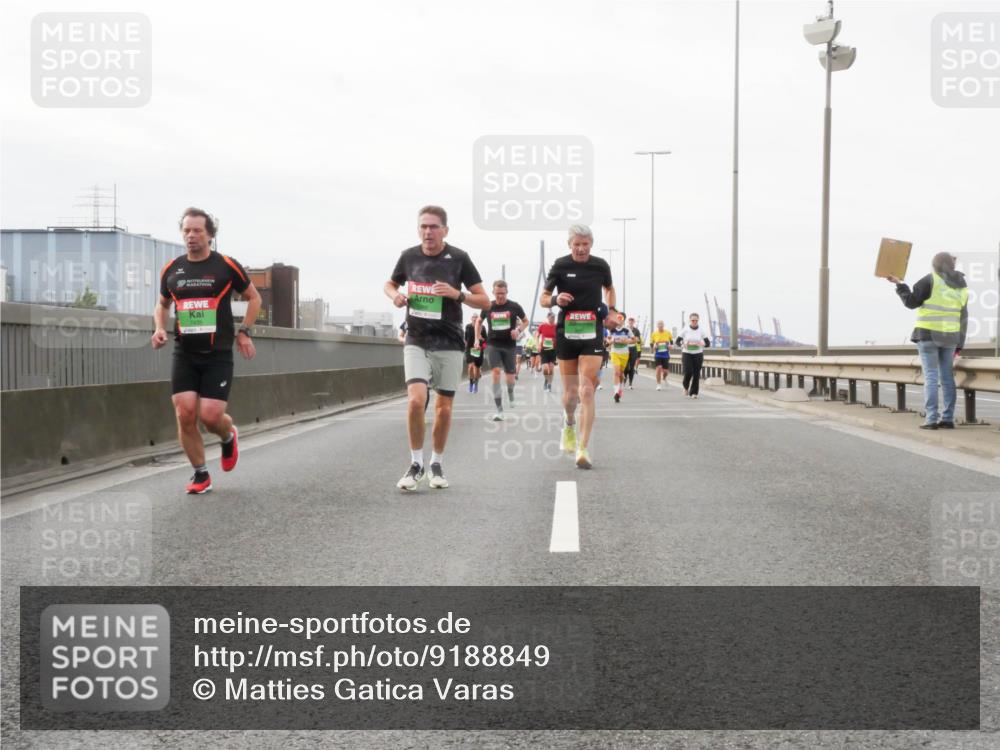 03.10.2025 - Köhlbrandbrückenlauf Matties Gatica Varas http://msf.ph/oto/9188849 03.10.2025 15:55:52 Position 3  meine-sportfotos.de