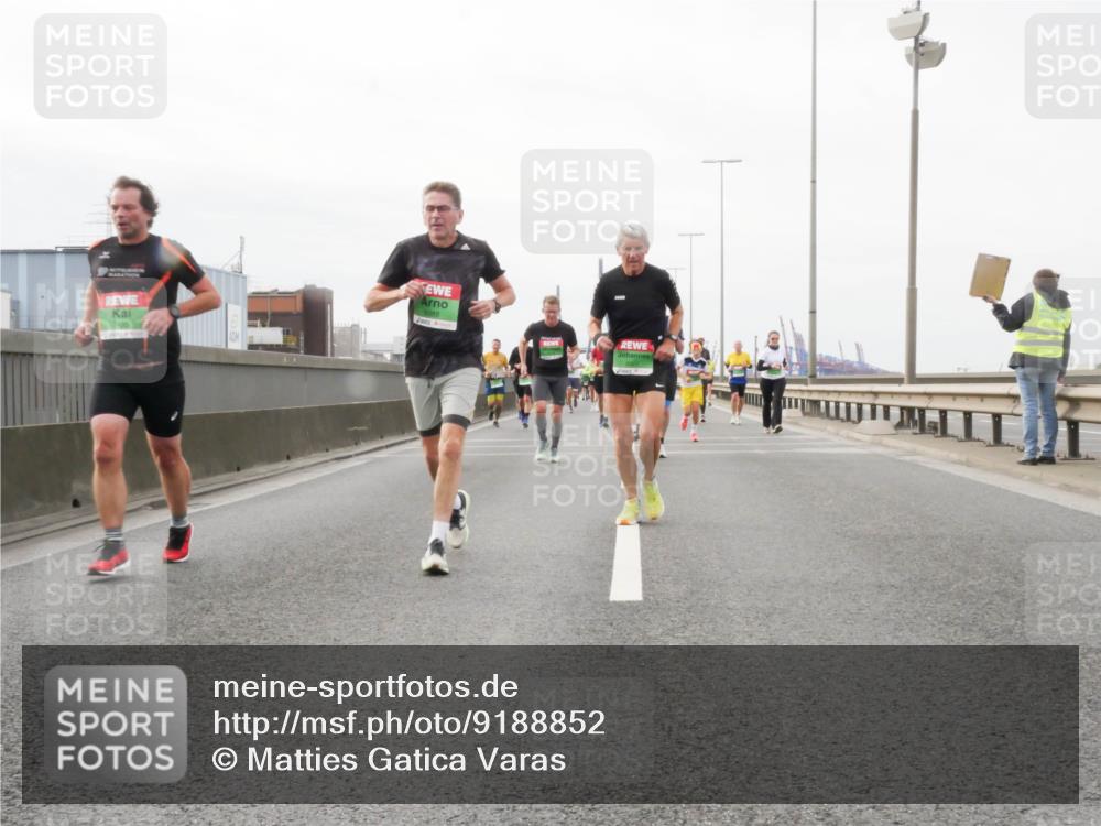 03.10.2025 - Köhlbrandbrückenlauf Matties Gatica Varas http://msf.ph/oto/9188852 03.10.2025 15:55:53 Position 3  meine-sportfotos.de