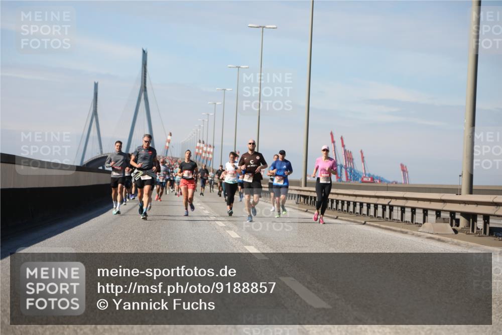 03.10.2025 - Köhlbrandbrückenlauf Yannick Fuchs http://msf.ph/oto/9188857 03.10.2025 11:48:14 Position 3  meine-sportfotos.de