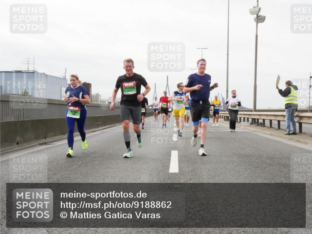 03.10.2025 - Köhlbrandbrückenlauf Matties Gatica Varas http://msf.ph/oto/9188862 03.10.2025 15:55:55 Position 3  meine-sportfotos.de