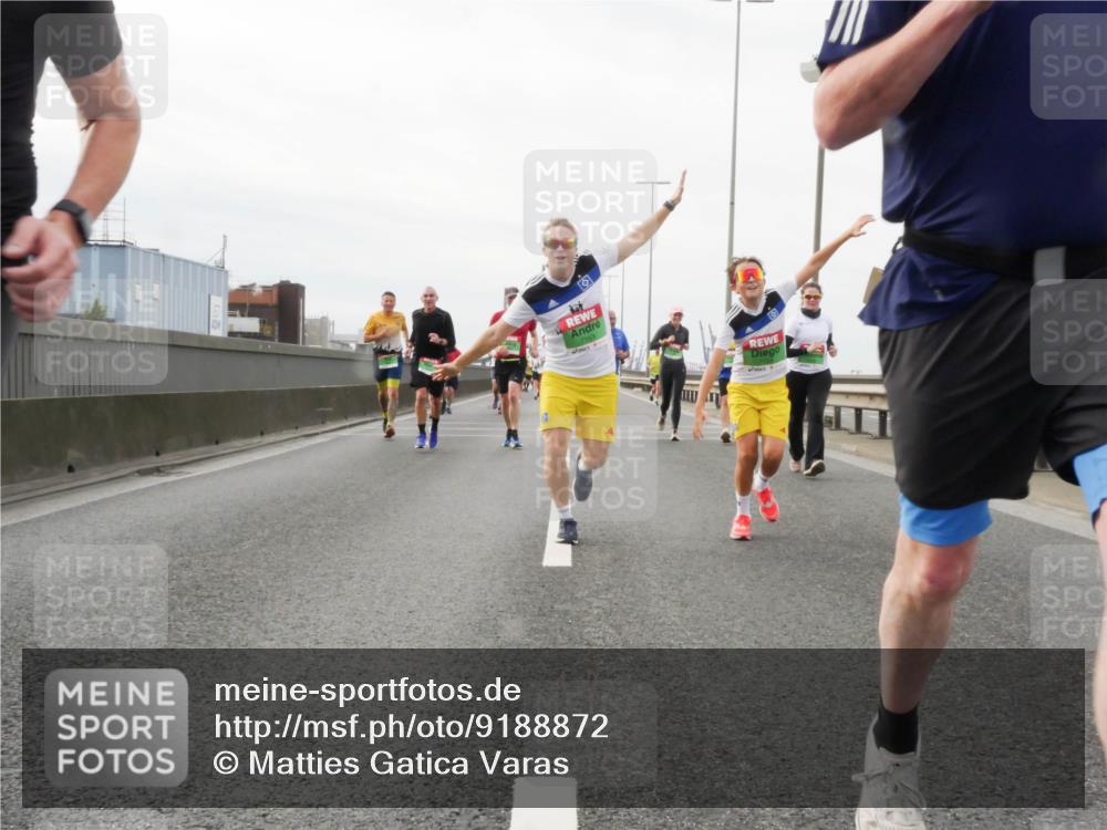 03.10.2025 - Köhlbrandbrückenlauf Matties Gatica Varas http://msf.ph/oto/9188872 03.10.2025 15:55:57 Position 3 151 meine-sportfotos.de