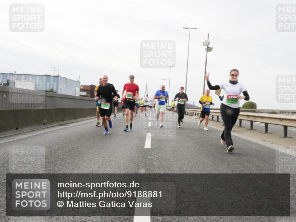 03.10.2025 - Köhlbrandbrückenlauf Matties Gatica Varas http://msf.ph/oto/9188881 03.10.2025 15:55:59 Position 3  meine-sportfotos.de