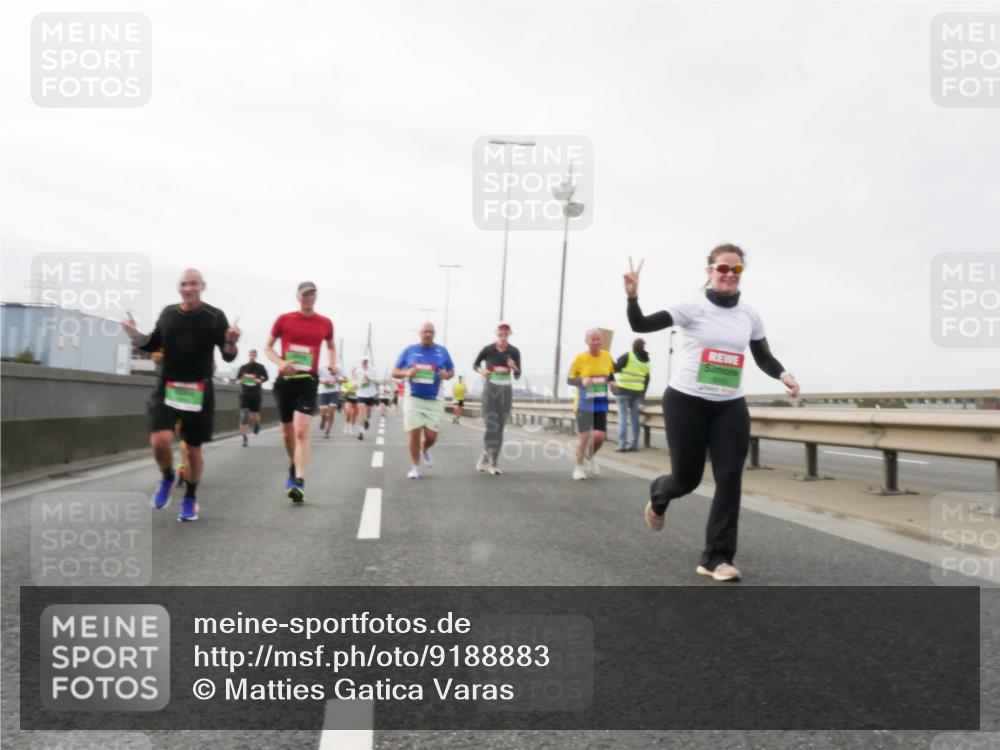 03.10.2025 - Köhlbrandbrückenlauf Matties Gatica Varas http://msf.ph/oto/9188883 03.10.2025 15:55:59 Position 3  meine-sportfotos.de