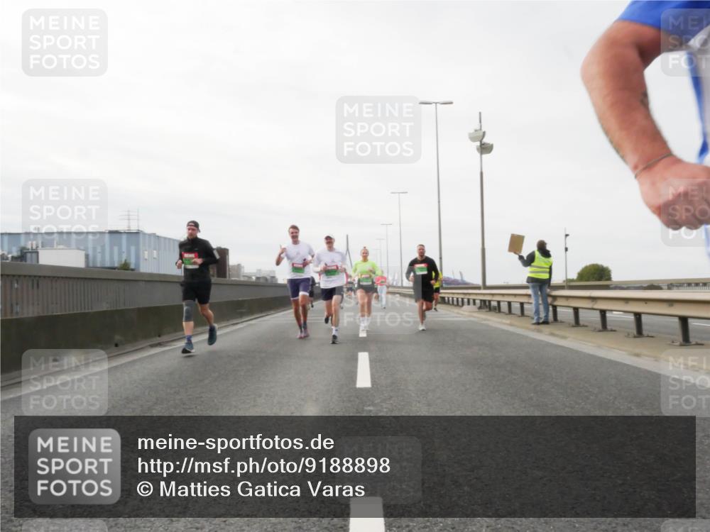 03.10.2025 - Köhlbrandbrückenlauf Matties Gatica Varas http://msf.ph/oto/9188898 03.10.2025 15:56:02 Position 3  meine-sportfotos.de