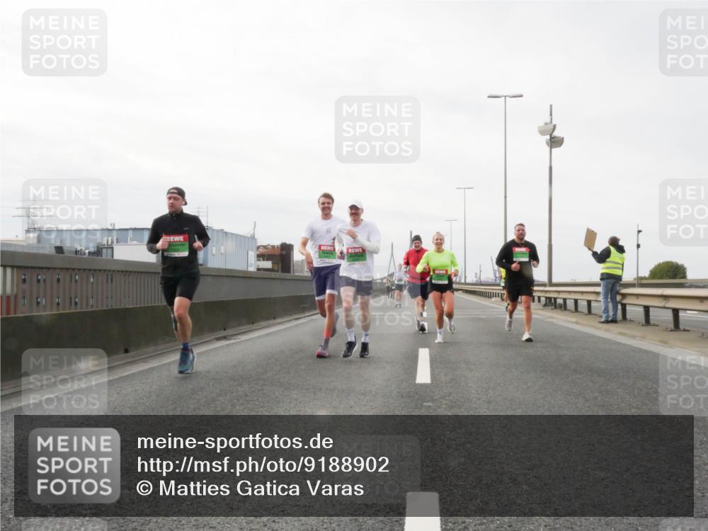 03.10.2025 - Köhlbrandbrückenlauf Matties Gatica Varas http://msf.ph/oto/9188902 03.10.2025 15:56:03 Position 3  meine-sportfotos.de