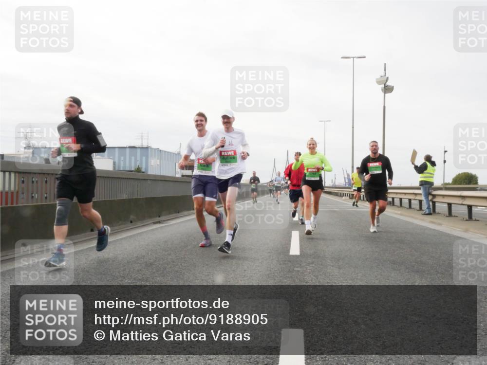 03.10.2025 - Köhlbrandbrückenlauf Matties Gatica Varas http://msf.ph/oto/9188905 03.10.2025 15:56:04 Position 3  meine-sportfotos.de