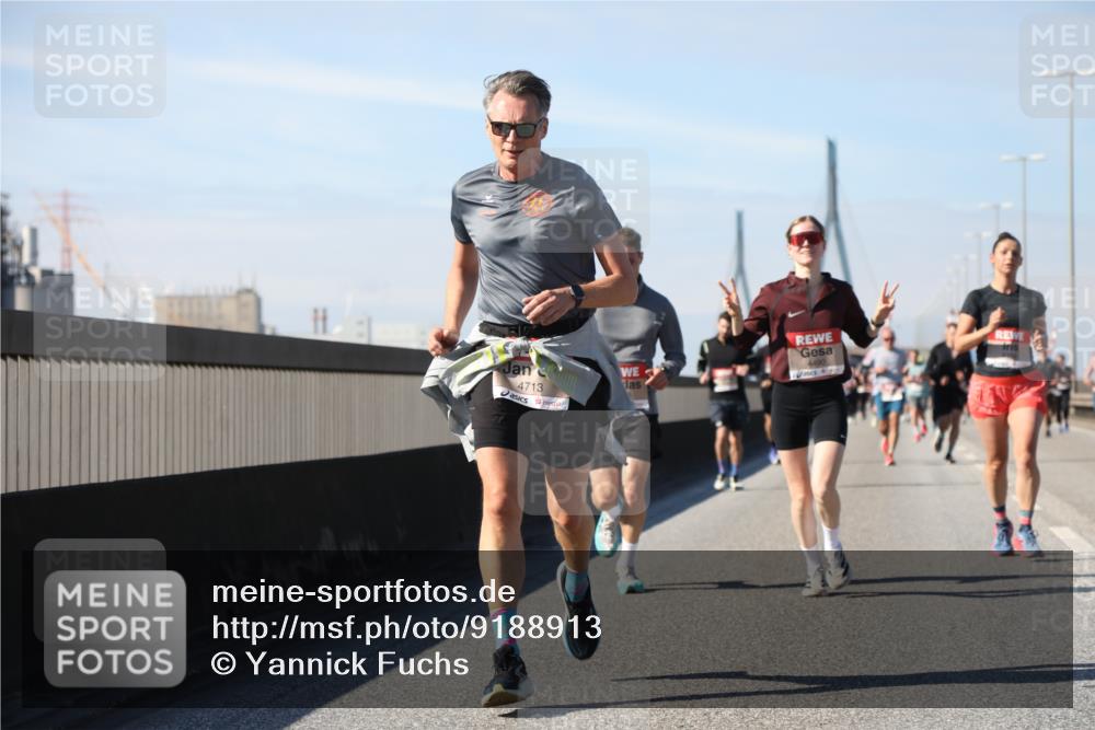 03.10.2025 - Köhlbrandbrückenlauf Yannick Fuchs http://msf.ph/oto/9188913 03.10.2025 11:48:20 Position 3 4713 meine-sportfotos.de