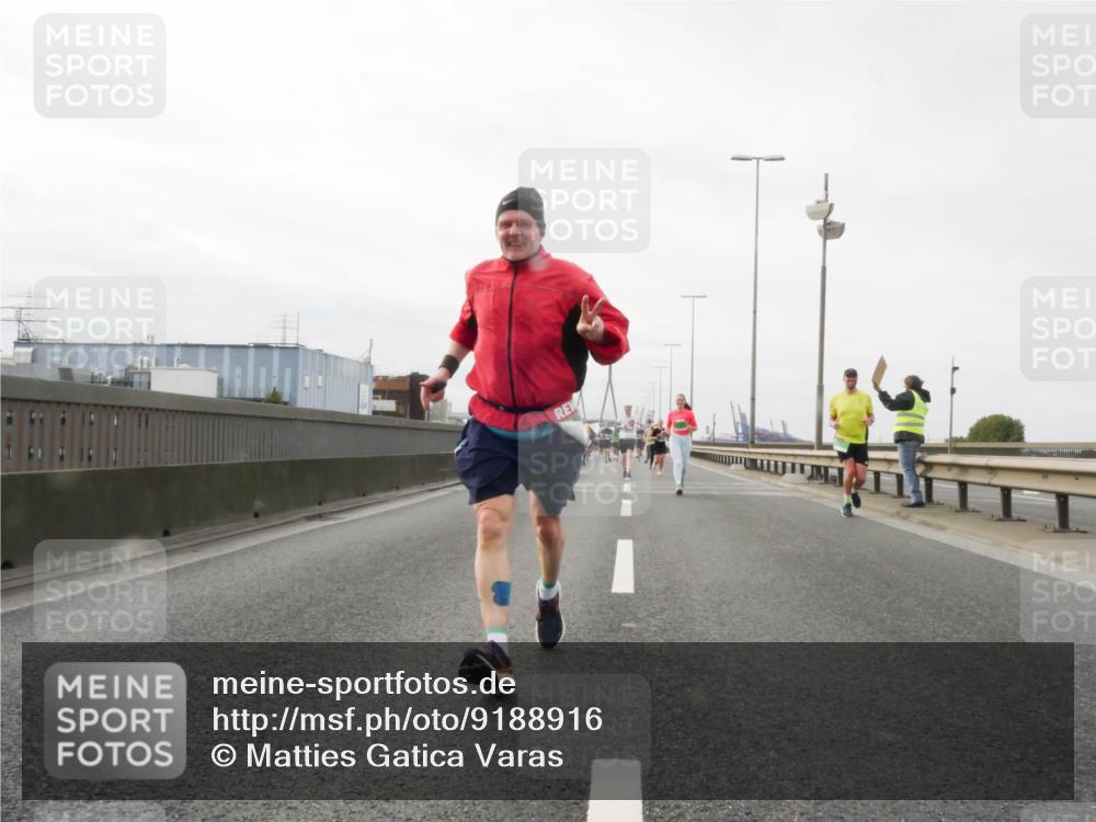 03.10.2025 - Köhlbrandbrückenlauf Matties Gatica Varas http://msf.ph/oto/9188916 03.10.2025 15:56:06 Position 3  meine-sportfotos.de