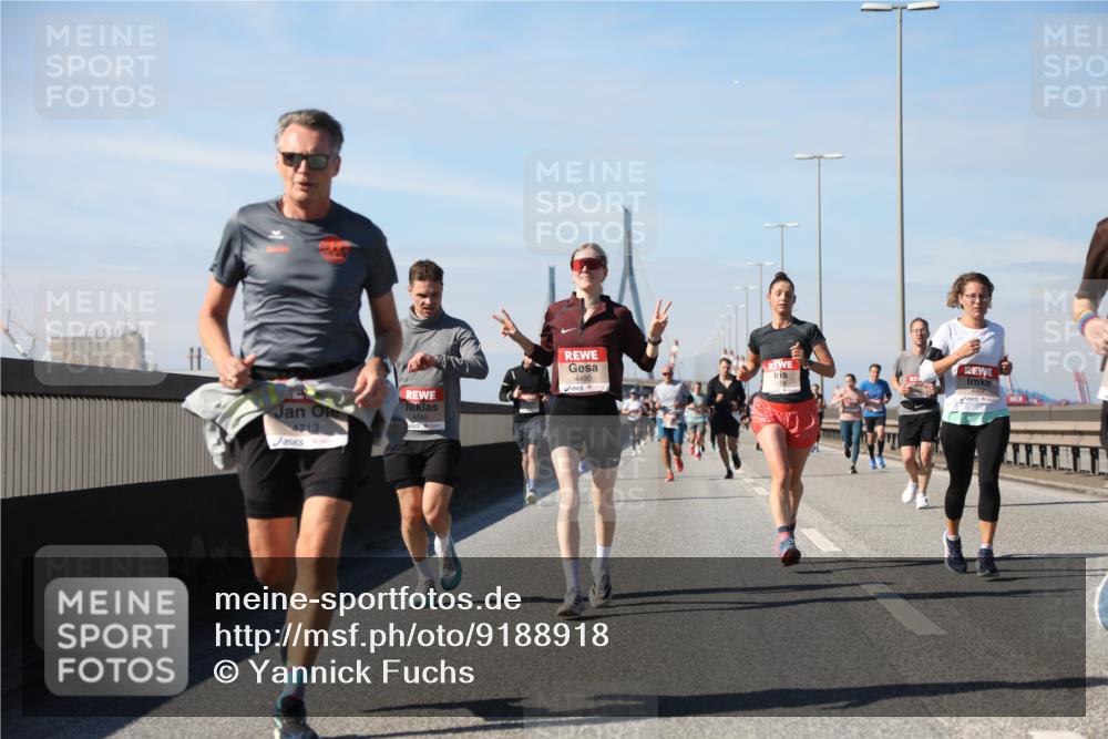 03.10.2025 - Köhlbrandbrückenlauf Yannick Fuchs http://msf.ph/oto/9188918 03.10.2025 11:48:21 Position 3 4490, 4713, 4585 meine-sportfotos.de