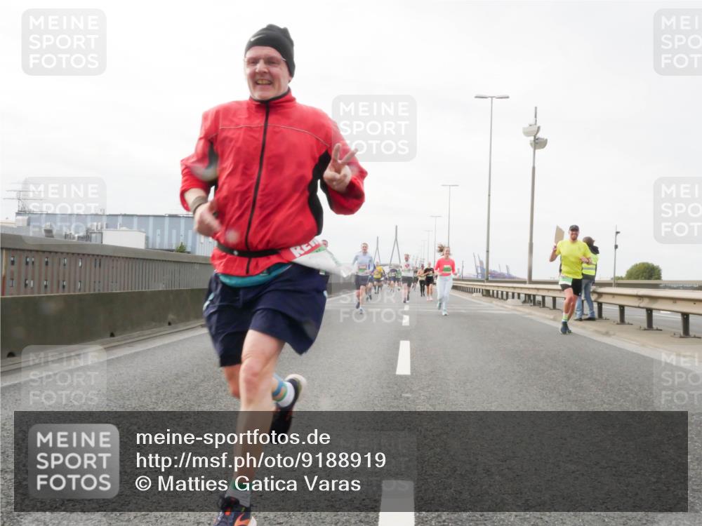 03.10.2025 - Köhlbrandbrückenlauf Matties Gatica Varas http://msf.ph/oto/9188919 03.10.2025 15:56:06 Position 3  meine-sportfotos.de