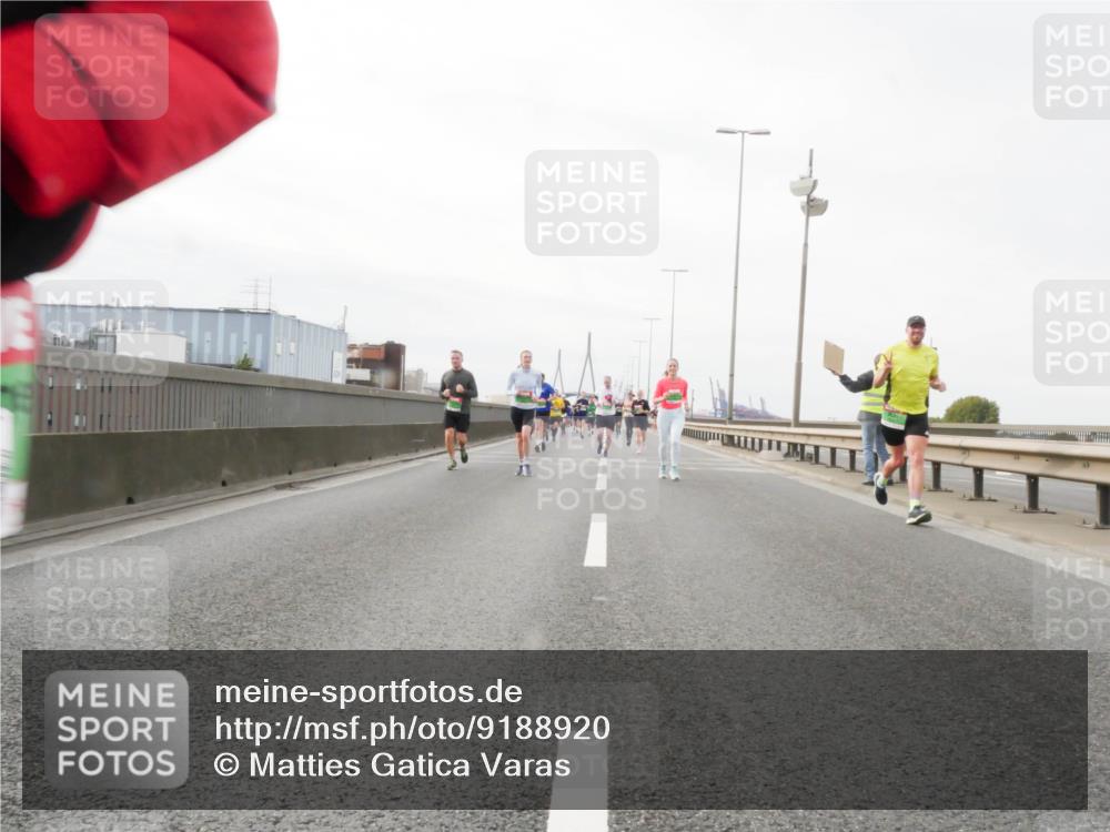 03.10.2025 - Köhlbrandbrückenlauf Matties Gatica Varas http://msf.ph/oto/9188920 03.10.2025 15:56:07 Position 3  meine-sportfotos.de