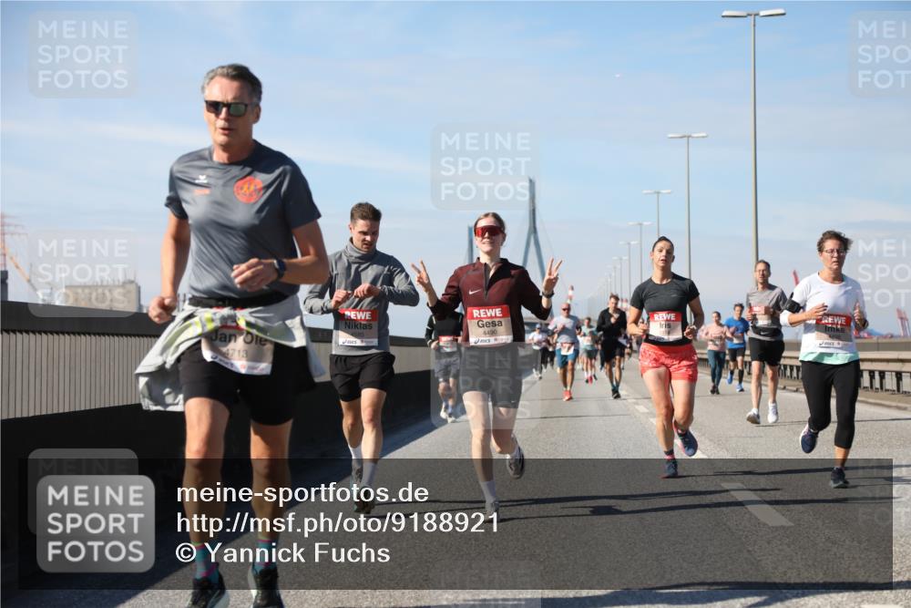 03.10.2025 - Köhlbrandbrückenlauf Yannick Fuchs http://msf.ph/oto/9188921 03.10.2025 11:48:21 Position 3 4713, 4585, 4490 meine-sportfotos.de