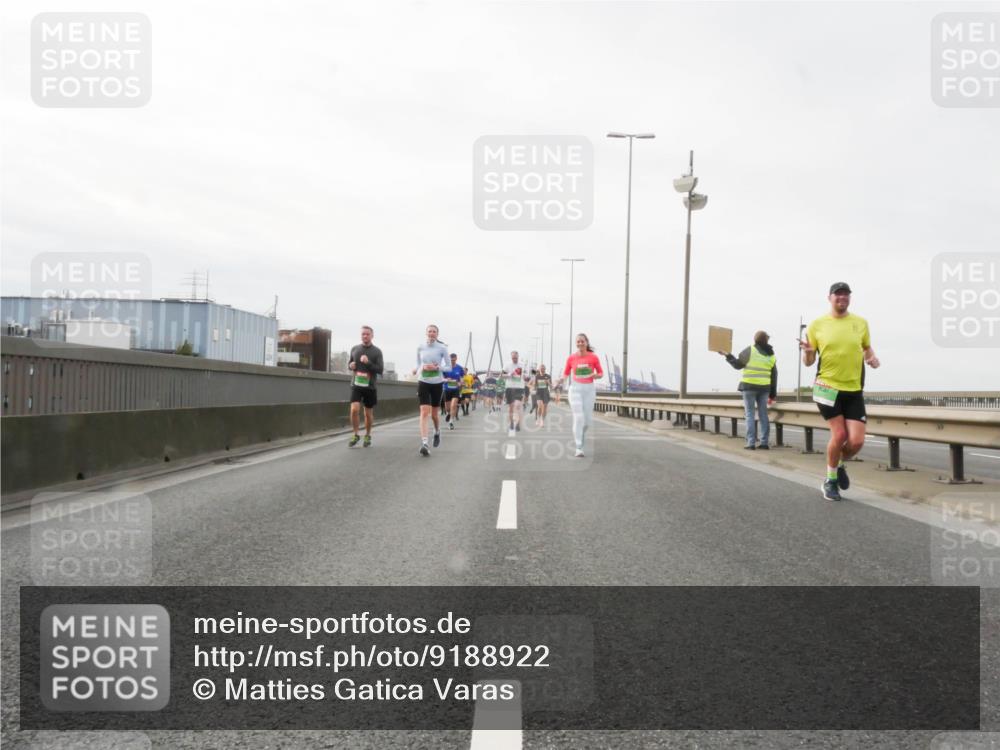 03.10.2025 - Köhlbrandbrückenlauf Matties Gatica Varas http://msf.ph/oto/9188922 03.10.2025 15:56:07 Position 3  meine-sportfotos.de