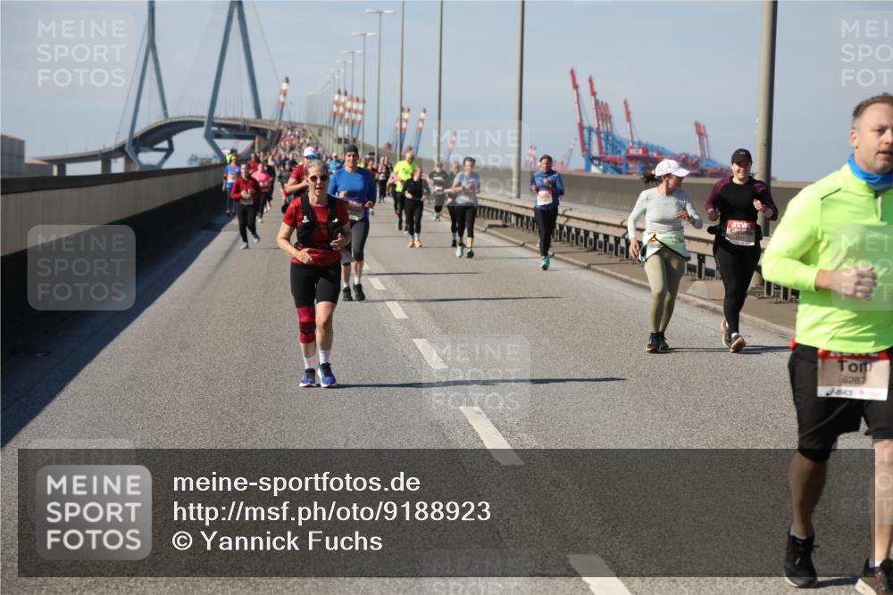 03.10.2025 - Köhlbrandbrückenlauf Yannick Fuchs http://msf.ph/oto/9188923 03.10.2025 12:08:18 Position 3 6287 meine-sportfotos.de