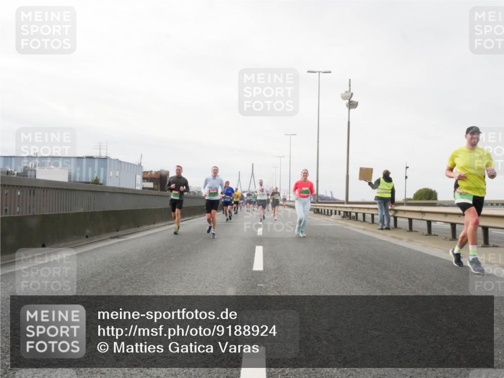 03.10.2025 - Köhlbrandbrückenlauf Matties Gatica Varas http://msf.ph/oto/9188924 03.10.2025 15:56:08 Position 3  meine-sportfotos.de