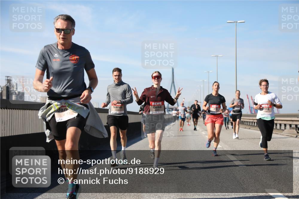 03.10.2025 - Köhlbrandbrückenlauf Yannick Fuchs http://msf.ph/oto/9188929 03.10.2025 11:48:21 Position 3 4713, 4585, 4490, 4496 meine-sportfotos.de